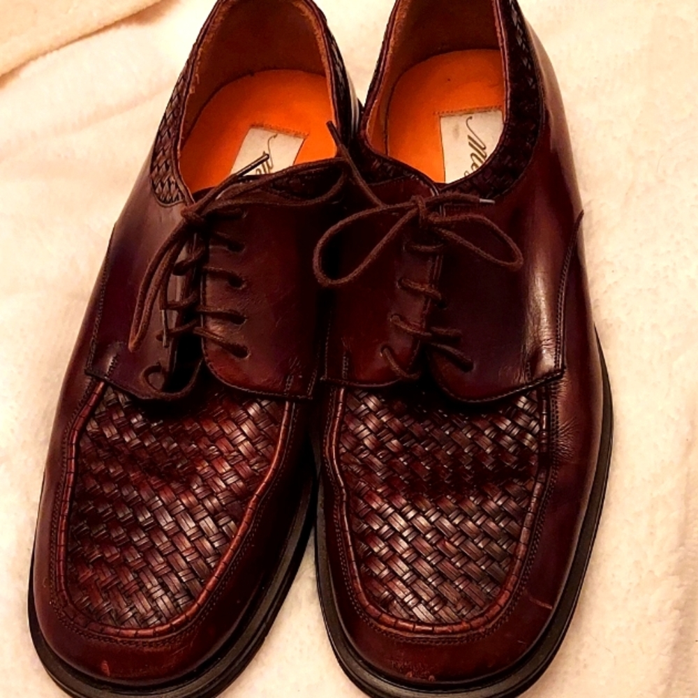Men's Mezlan Haro leather dress shoes.